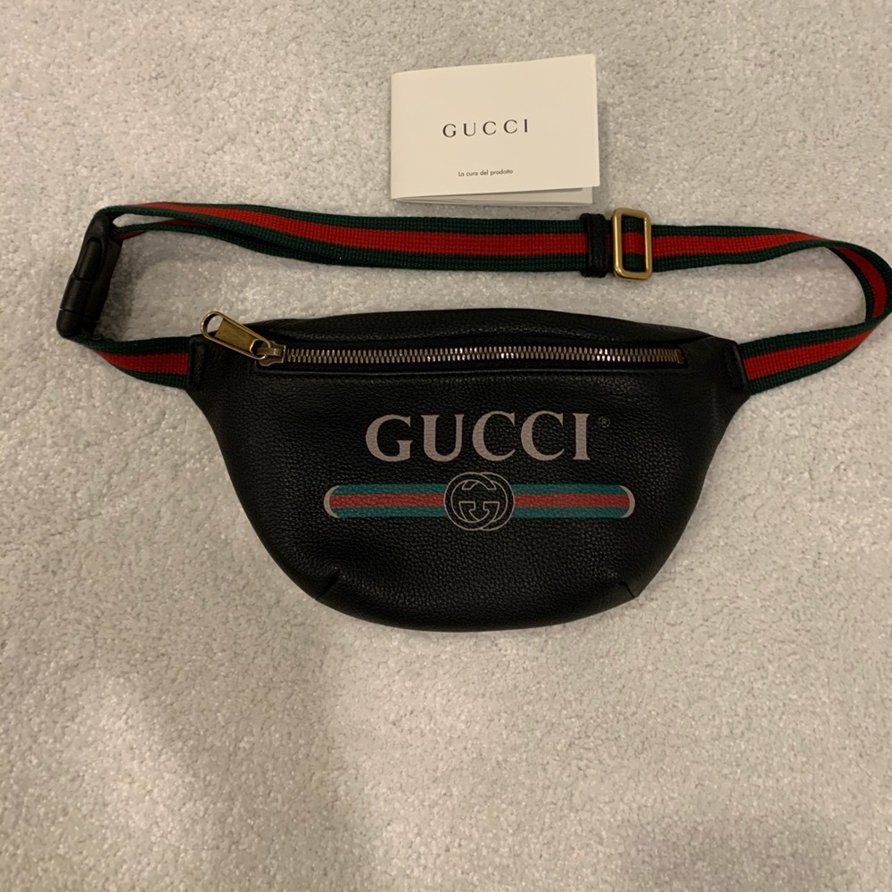 Gucci blk small Fanny pack w dust bag